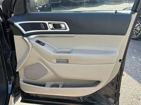 Used 2015 Ford Explorer XLT w/ Equipment Group 202A image 14
