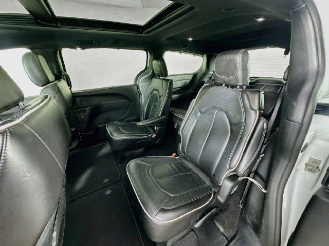 Used 2025 Chrysler Pacifica Limited FWD image 4