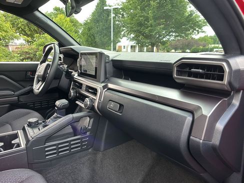 Used 2025 Toyota 4Runner SR5 AWD/4WD image 27