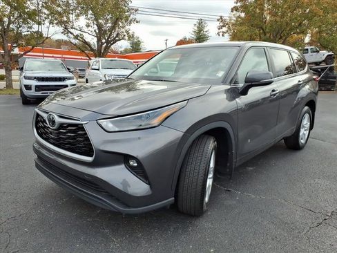 Used 2023 Toyota Highlander LE image 18