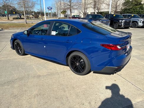 New 2026 Toyota Camry SE image 3