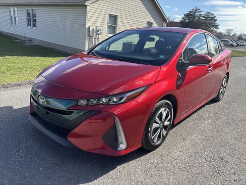 Used 2018 Toyota Prius Prime Premium image 8