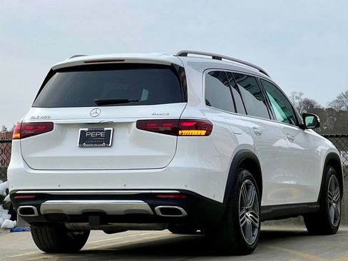 Used 2024 Mercedes-Benz GLS 450 4MATIC image 7