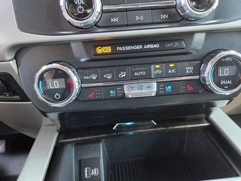 Used 2022 Ford F250 Lariat w/ Chrome Package AWD/4WD image 17