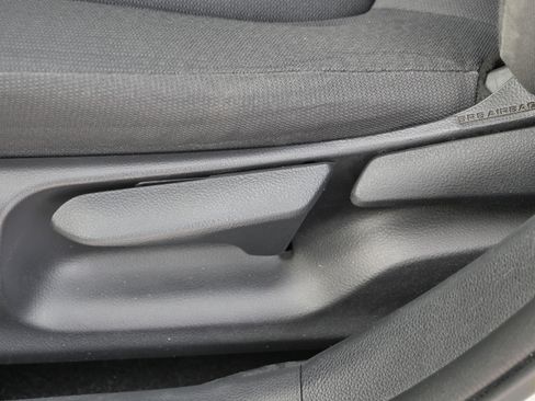 Used 2020 Toyota Corolla LE image 20