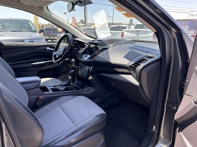 Used 2018 Ford Escape SE w/ SE Sport Appearance Package FWD image 30