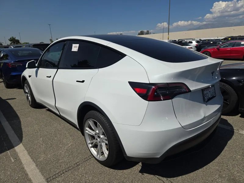 Used 2023 Tesla Model Y Long Range AWD/4WD image 2