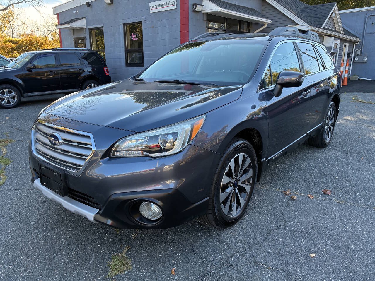 Used 2017 Subaru Outback 2.5i Limited AWD/4WD image 1