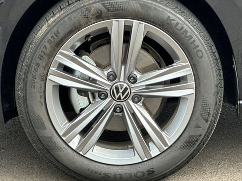 Used 2023 Volkswagen Jetta SE w/ Panoramic Sunroof Package image 29