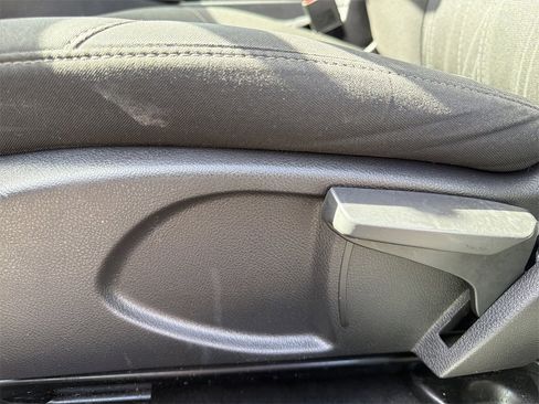 Used 2016 Ford Focus SE w/ SE Sport Package image 13