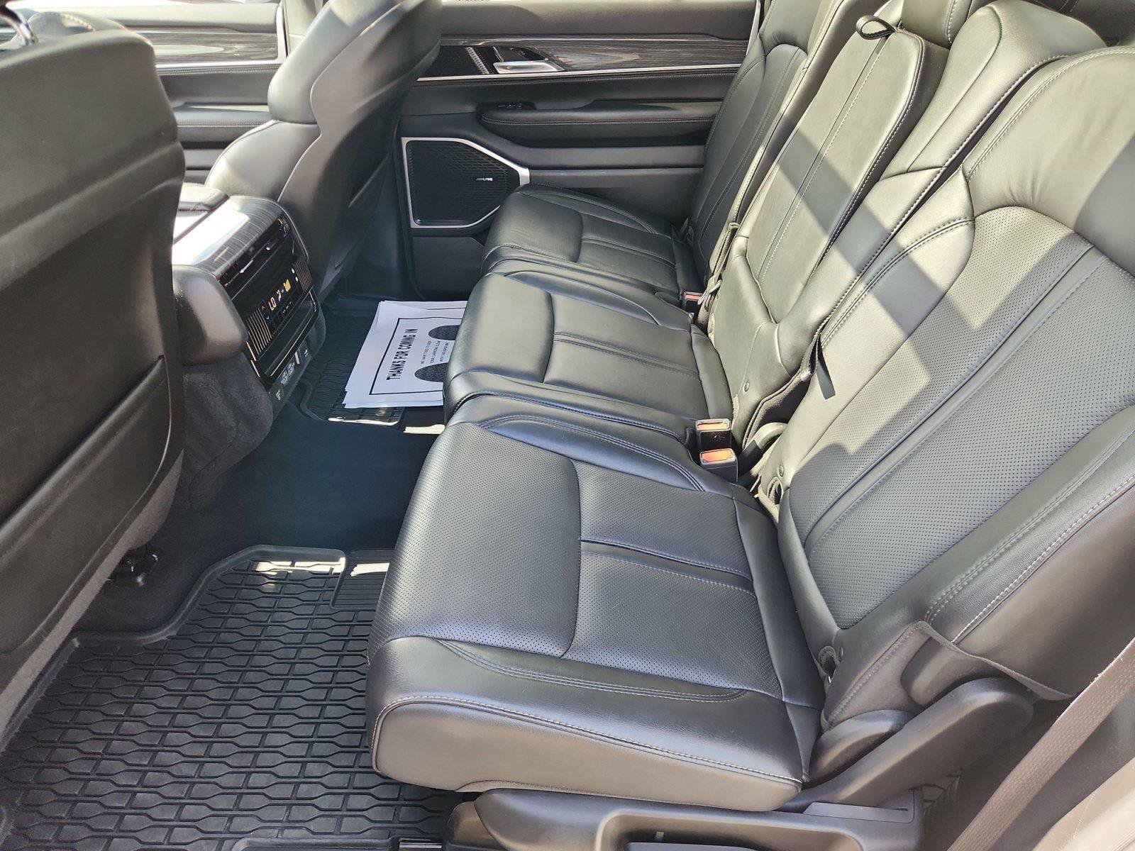 Used 2022 Jeep Wagoneer Series II w/ Premium Group I AWD/4WD image 12