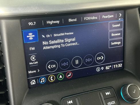 Used 2022 GMC Acadia SLT w/ Technology Package FWD image 33