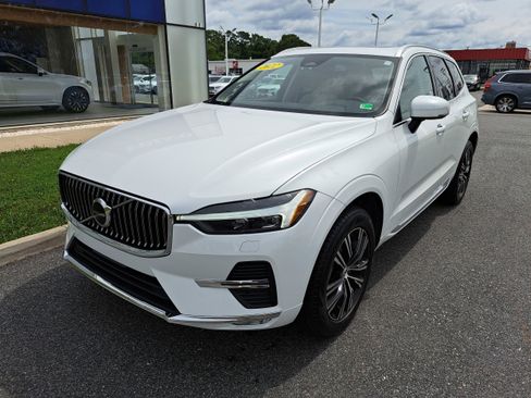 Used 2022 Volvo XC60 B5 Inscription w/ Climate Package image 2