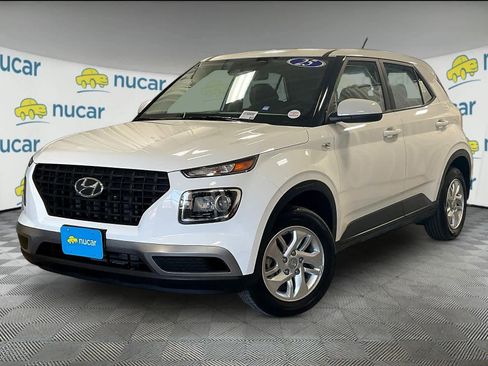 Used 2025 Hyundai Venue SE image 3