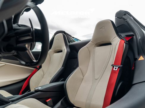 Used 2024 McLaren 750S Spider image 24
