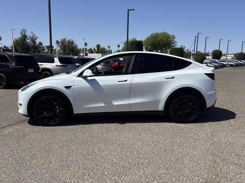 Used 2021 Tesla Model Y Long Range AWD/4WD image 3
