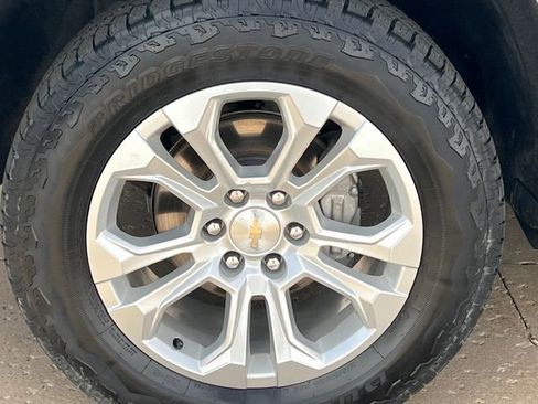 Used 2023 Chevrolet Silverado 1500 LTZ w/ Technology Package image 7