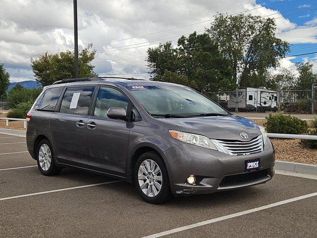 Used 2011 Toyota Sienna Limited w/ Premium Pkg AWD/4WD image 3