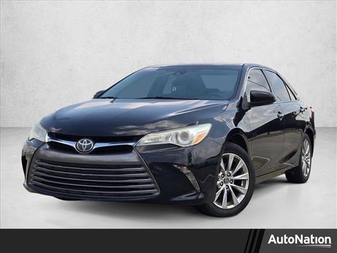 Used 2015 Toyota Camry XLE image 1
