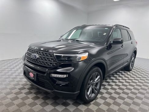 Used 2023 Ford Explorer XLT w/ Equipment Group 202A image 2