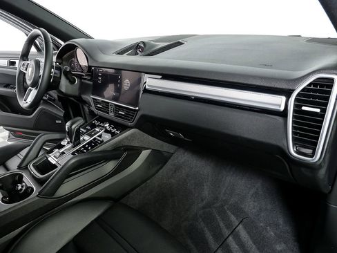 Used 2022 Porsche Cayenne image 26