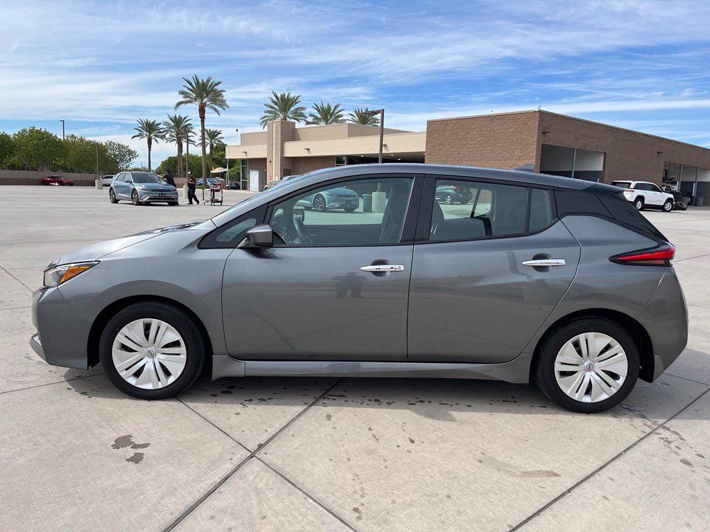 Used 2025 Nissan Leaf S FWD image 11