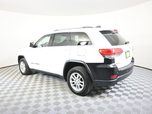 Used 2018 Jeep Grand Cherokee Laredo image 4