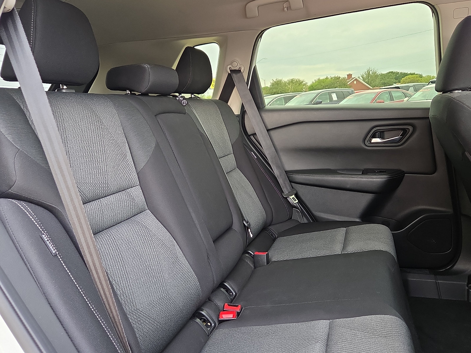 Used 2024 Nissan Rogue SV FWD image 12