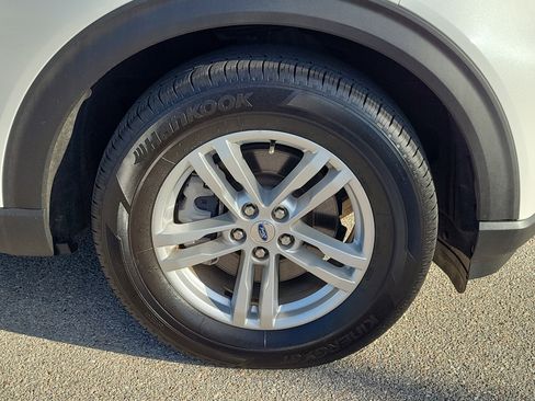 Used 2023 Ford Explorer XLT RWD image 7