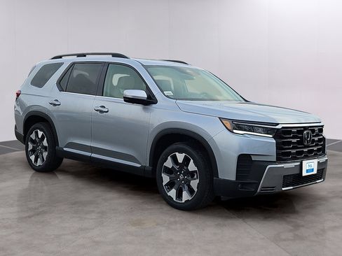 New 2026 Honda Pilot Touring image 2