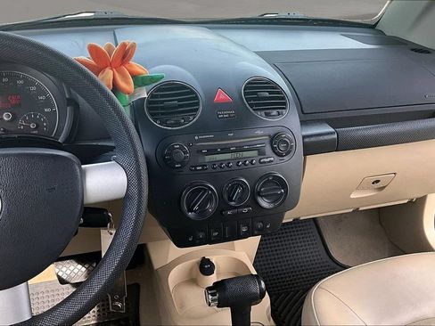 Used 2007 Volkswagen Beetle Convertible w/ Package 1 FWD image 9