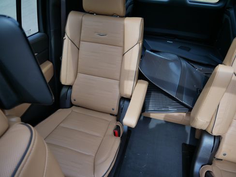 Used 2026 Cadillac Escalade ESV Luxury w/ Touring Package AWD/4WD image 12