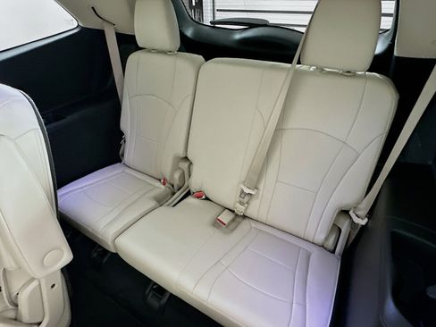 Used 2023 Buick Enclave Essence image 29