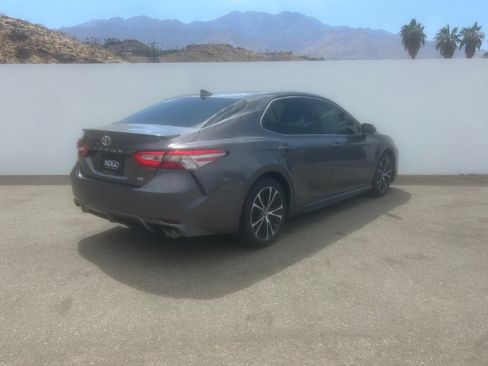 Used 2019 Toyota Camry SE w/ Convenience Package FWD image 5