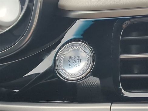 Certified 2025 Genesis G70 2.5T image 25