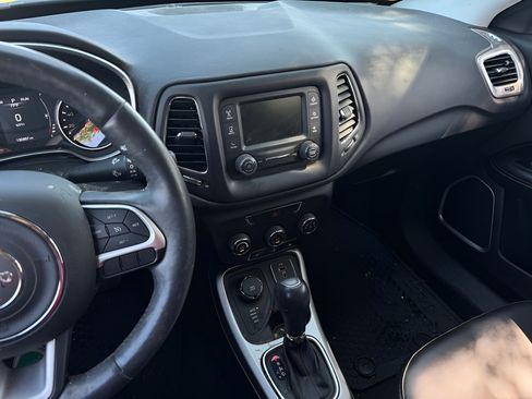 Used 2018 Jeep Compass Latitude w/ Cold Weather Group AWD/4WD image 28