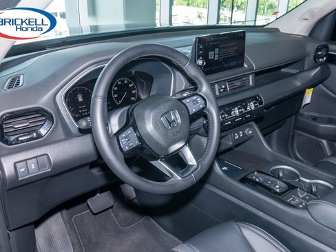 Certified 2023 Honda Pilot Touring image 14