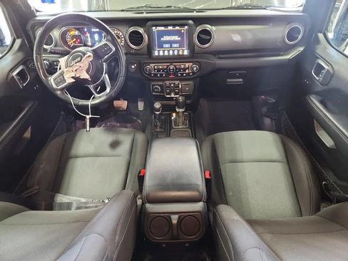 Used 2022 Jeep Gladiator Overland w/ Cold Weather Group AWD/4WD image 8