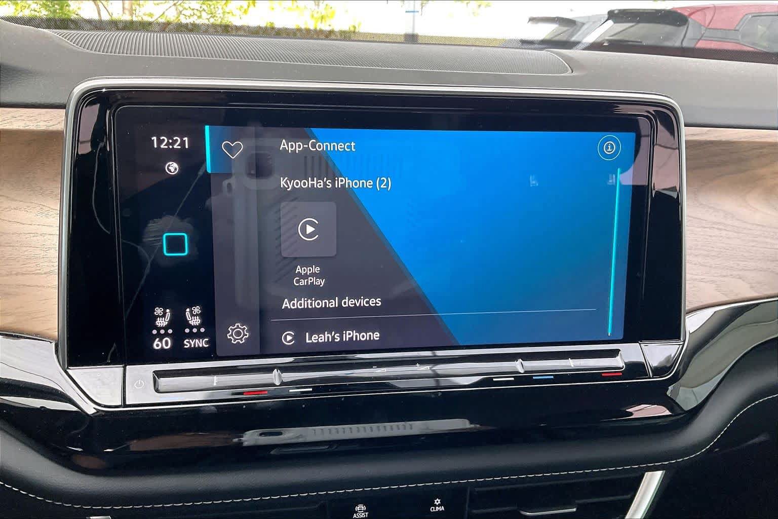 Used 2024 Volkswagen Atlas SE FWD image 33