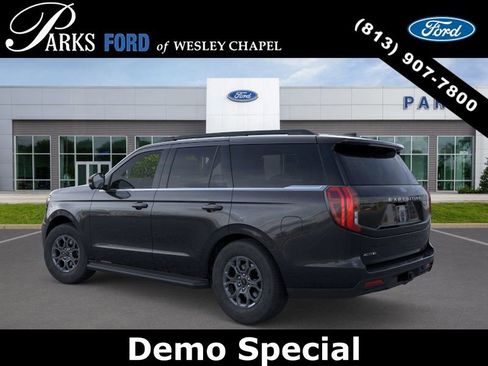 New 2026 Ford Expedition Active image 4