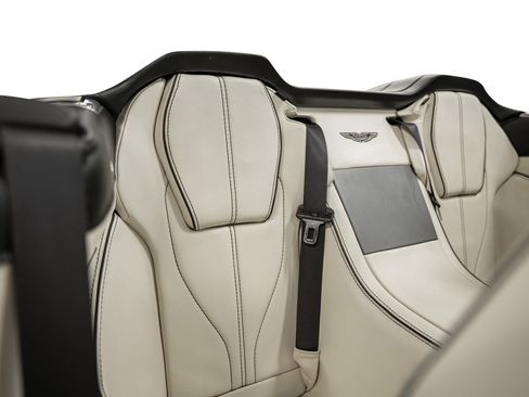 Used 2015 Aston Martin DB9 Volante image 38