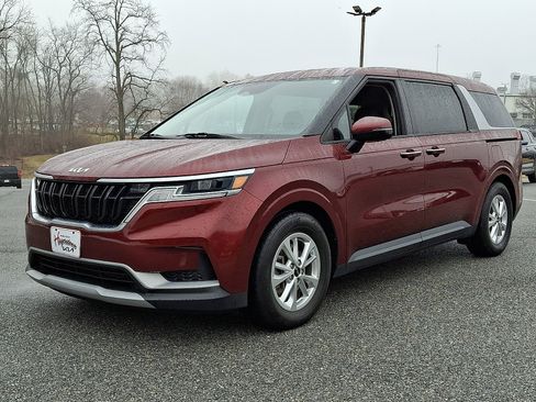 Used 2022 Kia Carnival LX image 3