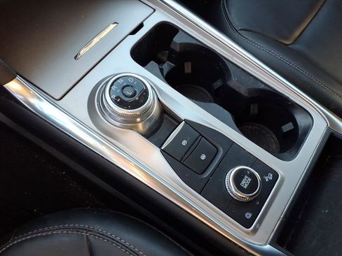 Used 2022 Ford Explorer XLT w/ Equipment Group 202A image 14