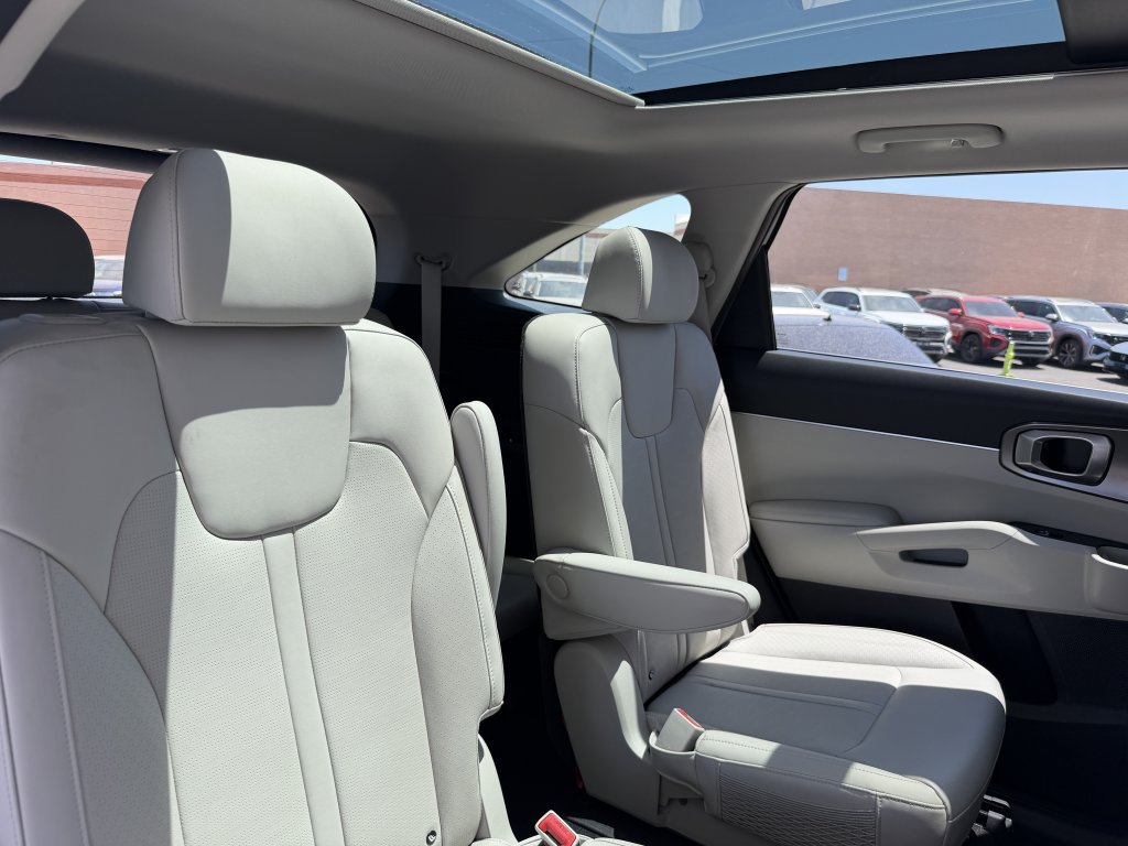 Used 2025 Kia Sorento EX FWD image 39