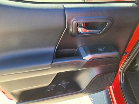 Used 2020 Toyota Tacoma TRD Sport w/ Technology Package image 14