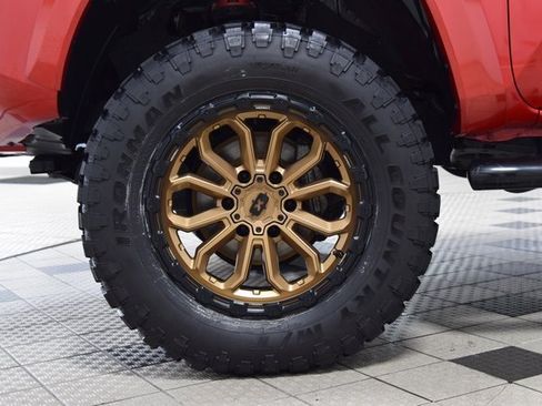 Used 2018 Toyota Tacoma Limited image 24