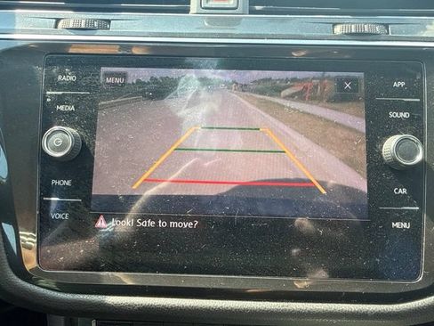 Used 2019 Volkswagen Tiguan SE FWD image 13