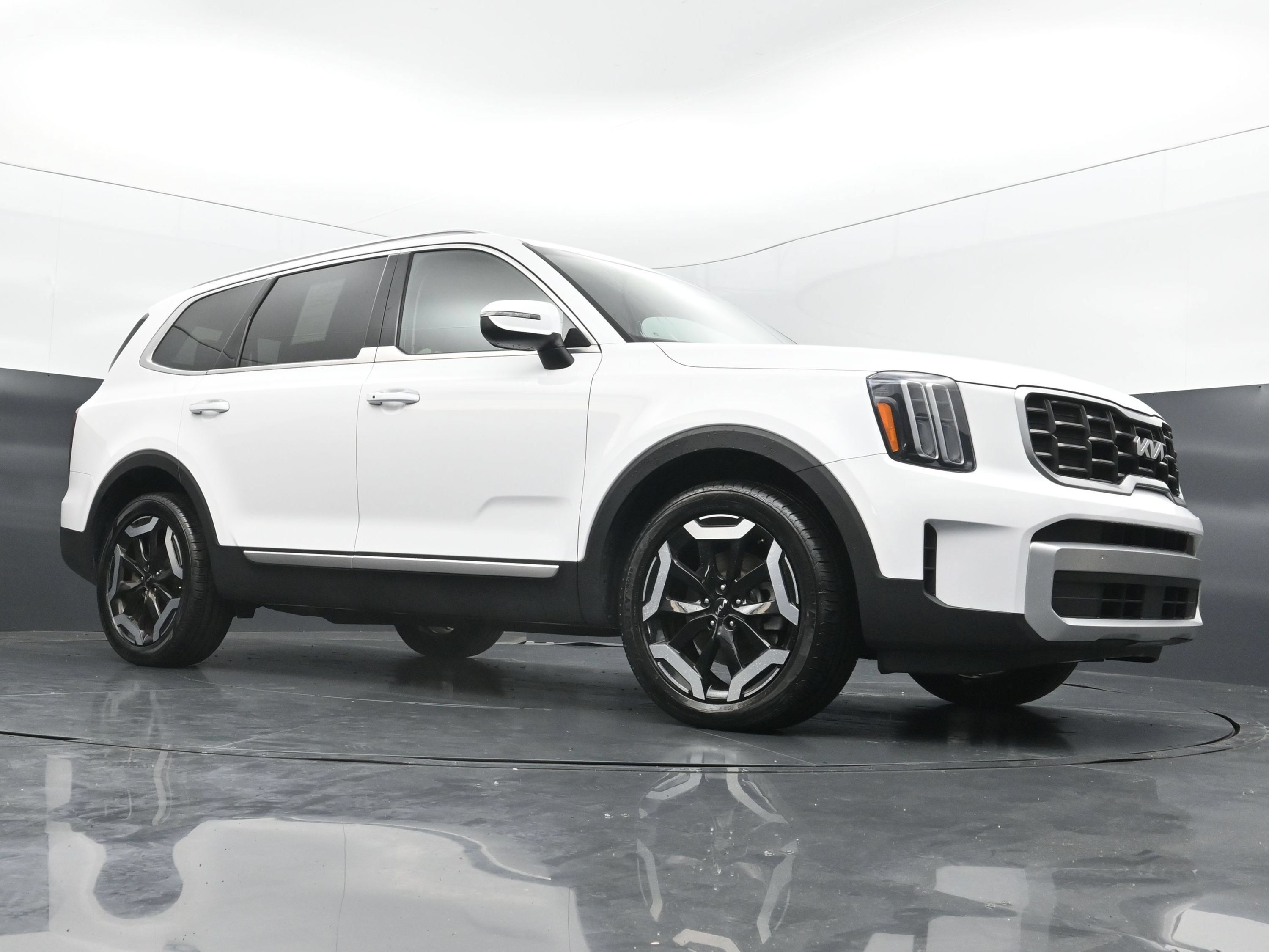 Used 2025 Kia Telluride S FWD image 41