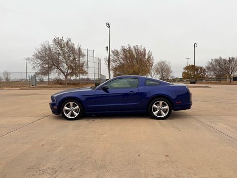 Used 2014 Ford Mustang Coupe image 2