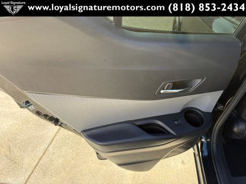 Used 2019 Toyota C-HR XLE image 13